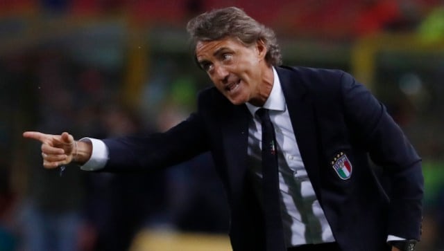 El entrenador de Italia, Roberto Mancini, llama a tres jugadores más, ya que las retiradas de COVID-19 dejan al equipo con un aspecto raído