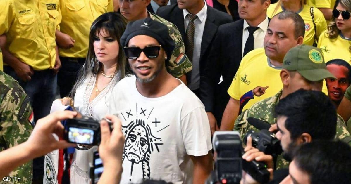 Estrella de fútbol brasileña Ronaldinho arrestado por "falsificación" - Sky News Arabia