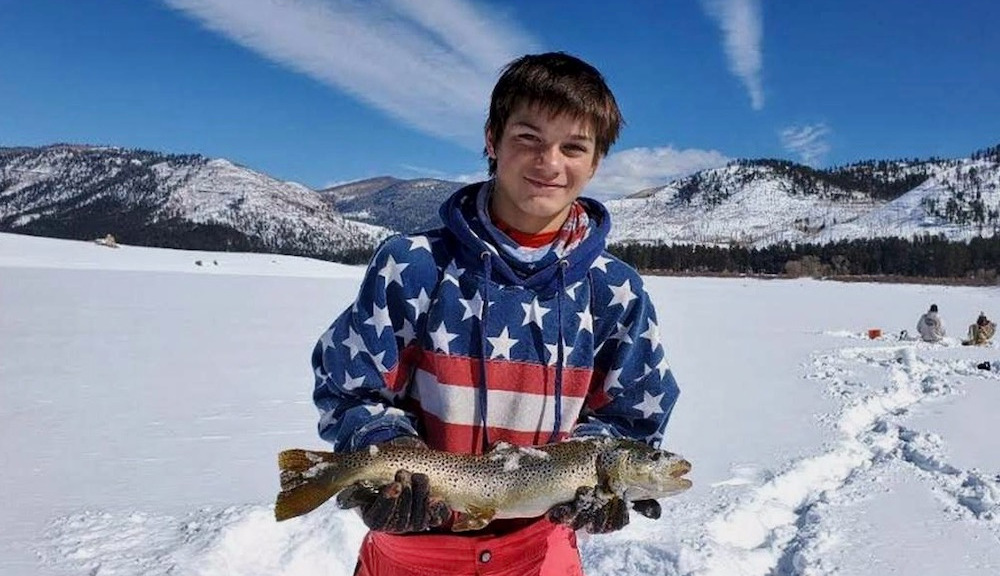 La descalificación de un niño en un torneo de pesca en hielo es controvertida