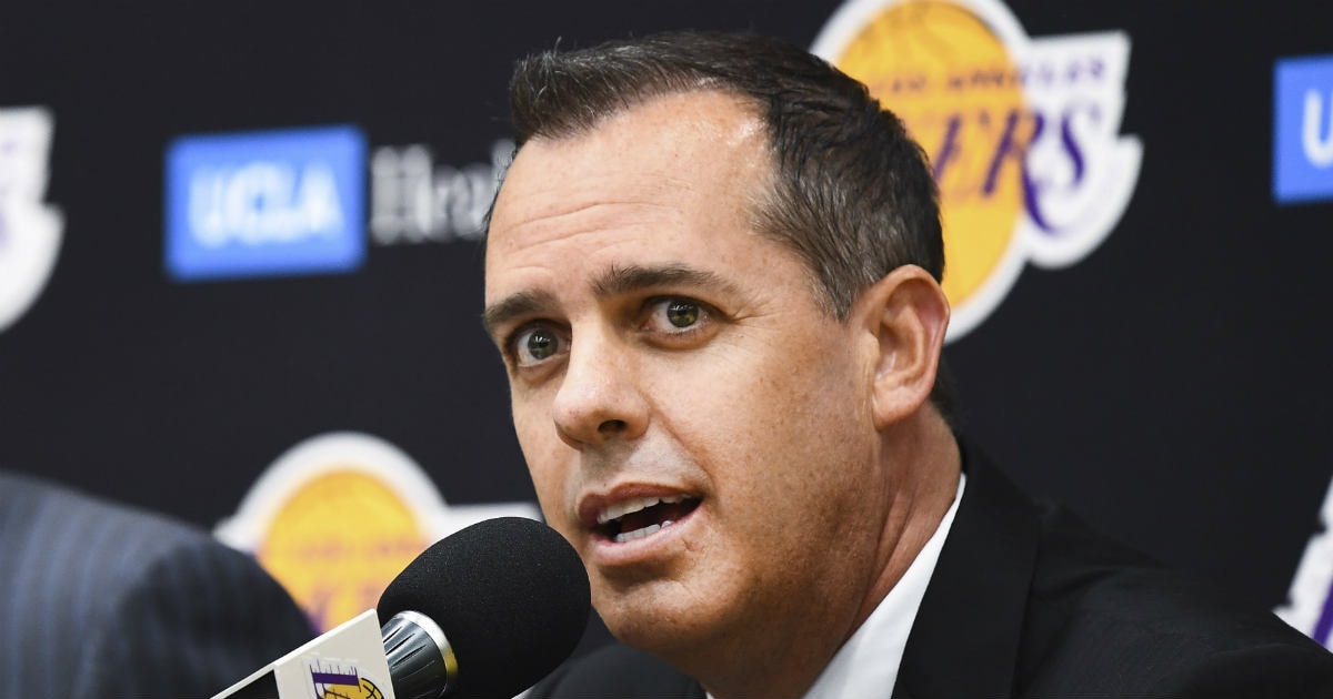 NBA: el nuevo entrenador de los Lakers de Los Ángeles, Frank Vogel, pide un sentido de 'unión' a raíz de la espiral descendente del equipo