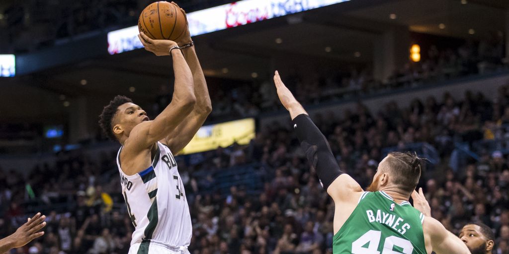 Playoffs de la NBA: el dominante Giannis Antetokounmpo ayuda a los Milwaukee Bucks a nivelar la serie contra Boston Celtics