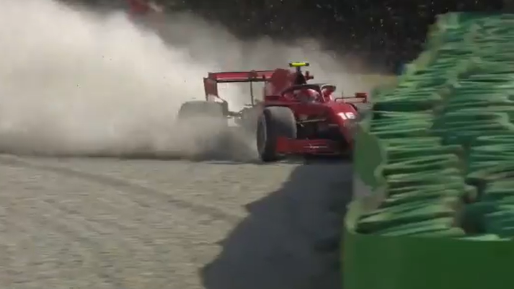 Charles Leclerc afortunadamente se aleja de un terrible accidente en el GP de Italia