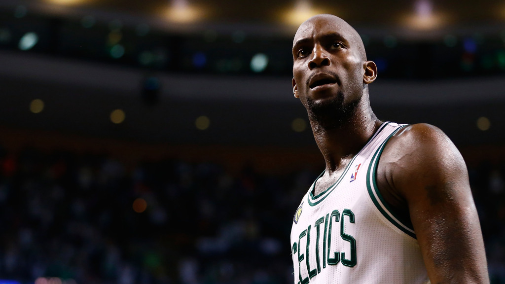 Kevin Garnett critica a Kyrie Irving en una mordaz historia de Instagram por pisotear el logo de los Celtics