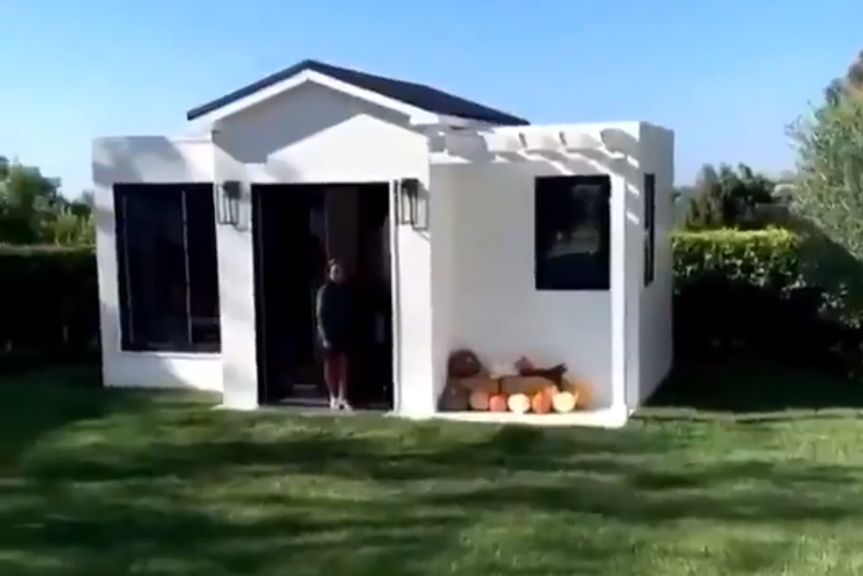 LeBron James le regaló a su hija Zhuri una increíble casa en miniatura para su cumpleaños