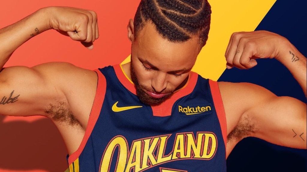 Los fanáticos de la NBA criticaron a los Warriors por sus inoportunos uniformes de 'Oakland Forever'