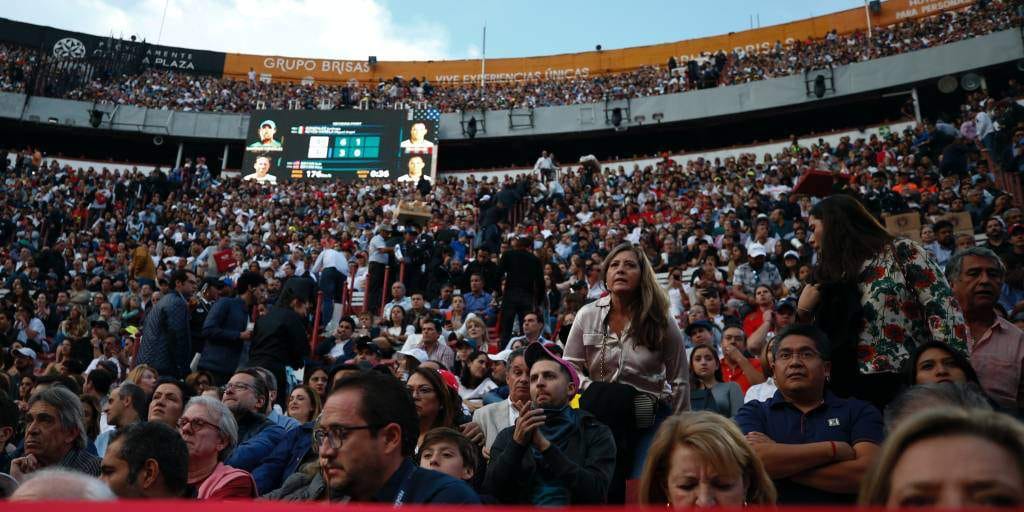 Roger Federer y Alexander Zverev rompen el récord mundial de asistencia en un partido de exhibición en la Ciudad de México